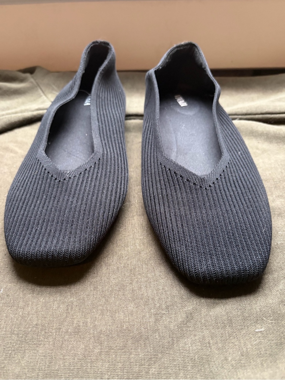 VIVAIA Margot 2.0 Square-Toe V-Cut Flats - Picture 3 of 9